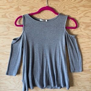 Shoulder-less grey top